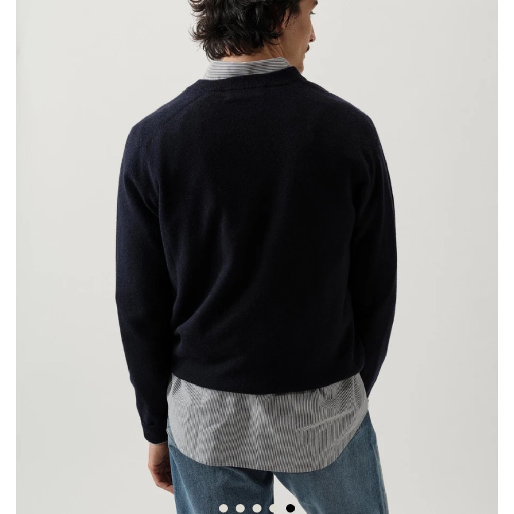 NWT Buck Mason California Cashmere V-neck sweater in navy - Picture 5 of 5
